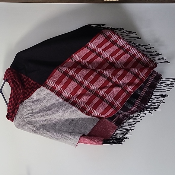 Coco + Carmen Poncho Wrap Shawl - Picture 3 of 6